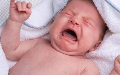 Les coliques du nourrisson : comprendre leurs origines et l’apport de l’ostéopathie
